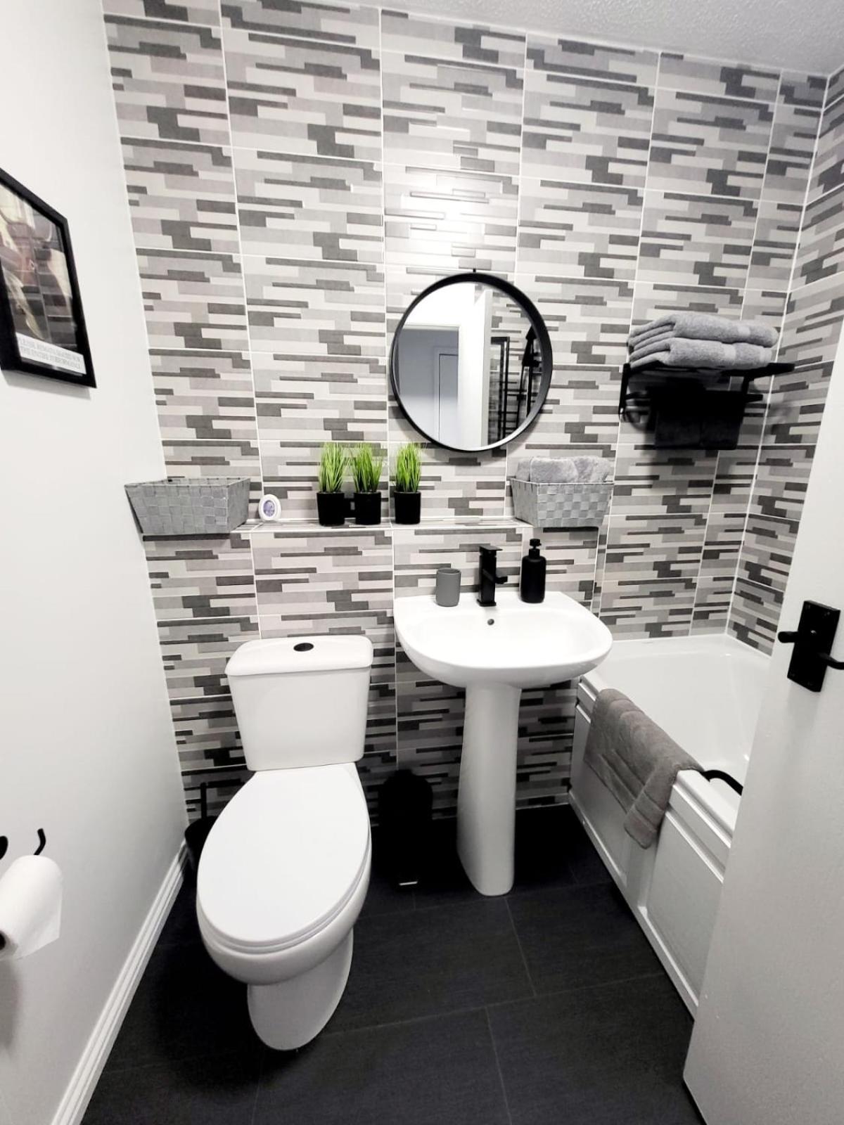 Stylish Home In Linlithgow With Free Parking 외부 사진